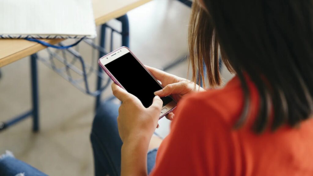 Río Negro consolida su política de uso de celulares en las escuelas