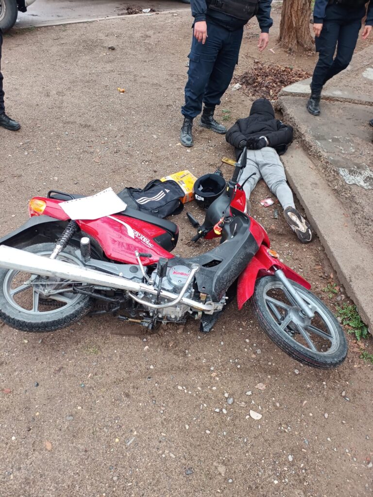 Detuvieron a un motociclista acusado de robar con un inhibidor de señal