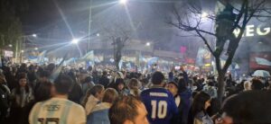 Lee más sobre el artículo Cipolletti celebró con una multitud el pase de Argentina a la final del Mundial