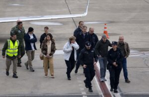 Lee más sobre el artículo Kristalina Georgieva llegó a Neuquén para recorrer Vaca Muerta junto a Luis Caputo
