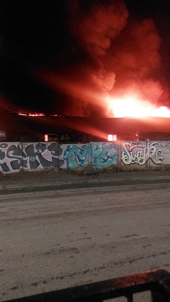 Seis dotaciones combatieron un incendio en una empresa de Cipolletti