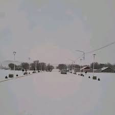 Jacobacci quedó cubierta de nieve y el temporal generó complicaciones