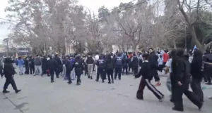 Lee más sobre el artículo Festejos en Cipolletti terminaron con incidentes, destrozos y peleas en el centro