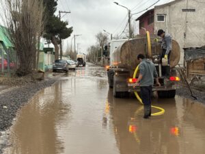 Lee más sobre el artículo Lluvias en Cipolletti: continúan los trabajos para mejorar calles y desagües