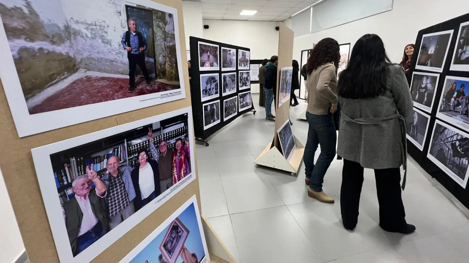 En este momento estás viendo Se presentó en Choele Choel la muestra “50 años, 50 fotografías”