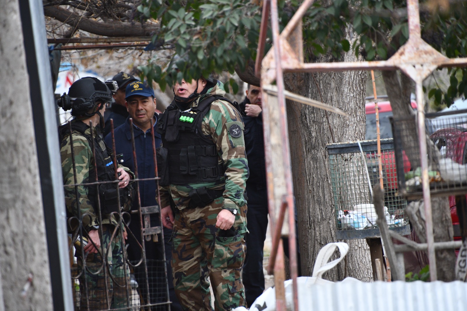 En este momento estás viendo Tras ocho horas de negociación, la Policía redujo a un joven atrincherado en Choele Choel