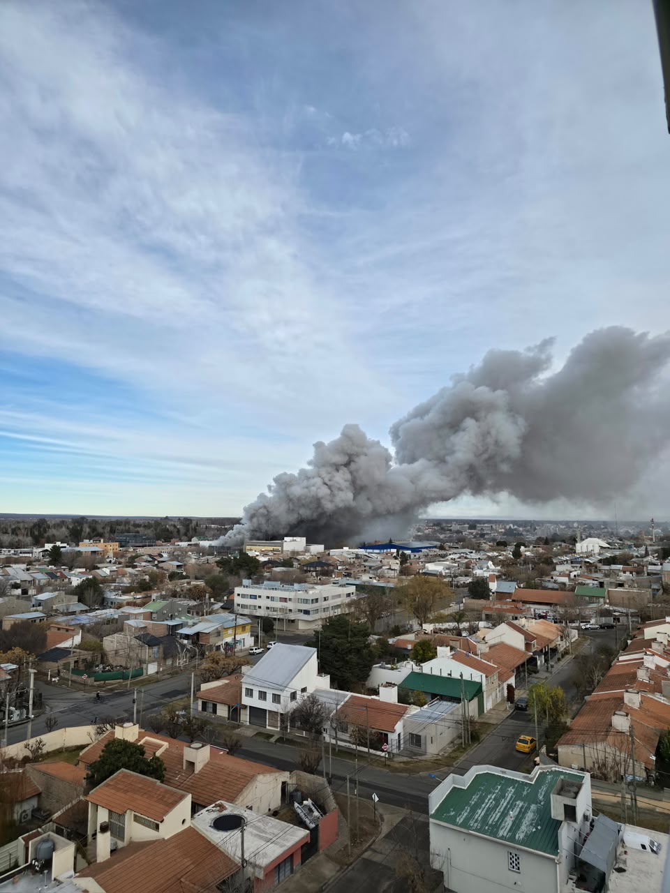 En este momento estás viendo Incendio en un depósito del oeste de Neuquén: trabajan varias dotaciones de bomberos