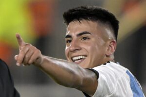 Lee más sobre el artículo Thiago Almada llegó al país y se suma este lunes a los entrenamientos de River