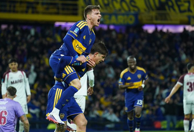 Boca se lo ganó a Lanús en la última jugada y festejó en su vuelta a “La Bombonera”