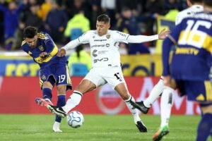Lee más sobre el artículo Boca define su futuro en la Sudamericana: visita a Recoleta con ventaja y sin Paredes