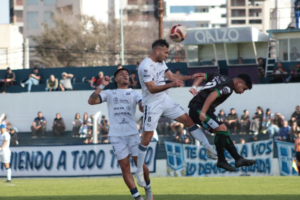 Lee más sobre el artículo Cipolletti visita a Villa Mitre por la zona campeonato