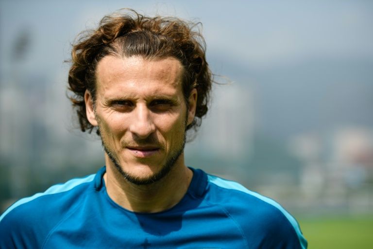 Diego Forlán fue presentado como entrenador de Uruguay