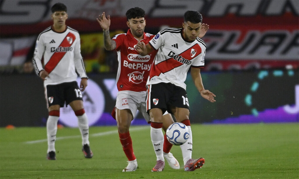 River resistió en Bogotá y definirá en el Monumental su futuro en la Sudamericana