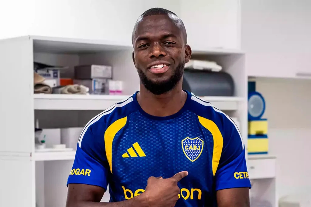 Boca presentó a Énner Valencia