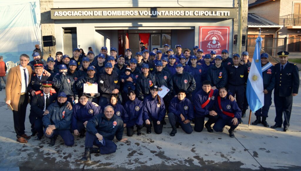 Bomberos de Cipolletti cumplen 75 años y convocan a los vecinos a reconstruir su historia