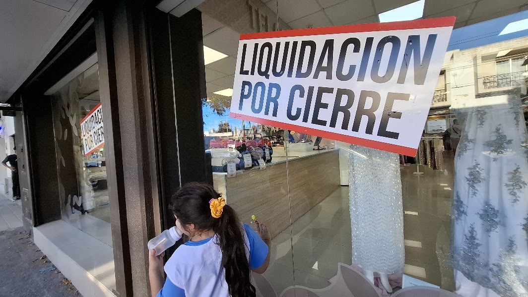 En este momento estás viendo Crece la informalidad mientras cierran negocios con años de historia en Cipolletti