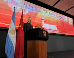 Lee más sobre el artículo China respondió a Lamelas y defendió sus inversiones estratégicas en Argentina