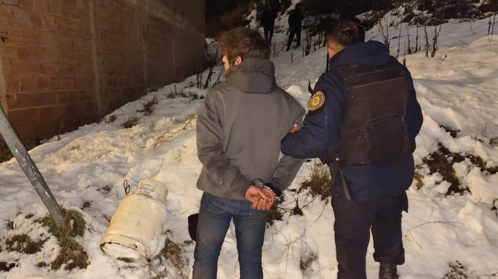 Robo frustrado en Bariloche: cayó con la garrafa al hombro