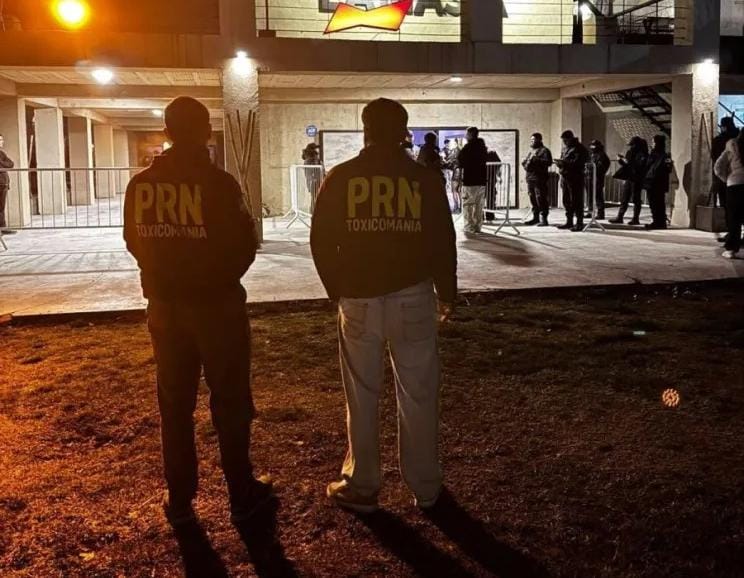Diez personas fueron imputadas durante un operativo en una fiesta electrónica en Oro