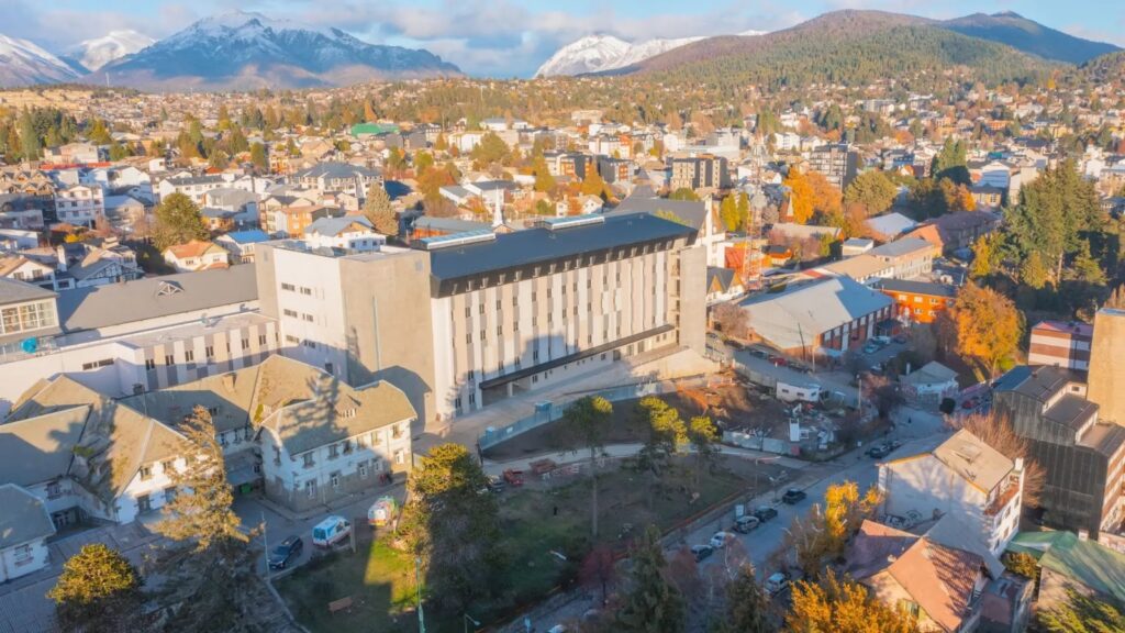 Hospital de Bariloche: Río Negro equipará dos nuevos pisos con financiamiento del BID