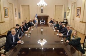 Lee más sobre el artículo Milei volvió a Casa Rosada tras 24 días y reunió al Gabinete
