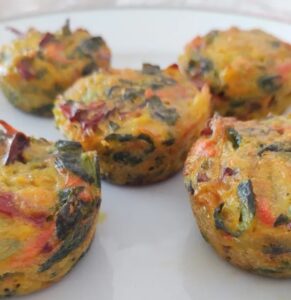Lee más sobre el artículo Muffins salados de remolacha, zanahoria y acelga