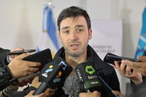 Lee más sobre el artículo Chubut eliminará los descuentos automáticos a estatales y lanzará un plan para refinanciar deudas