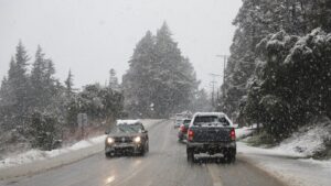 Lee más sobre el artículo Bariloche recibirá 600 toneladas de sal para combatir el hielo