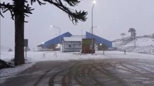 Lee más sobre el artículo Cerraron Cardenal Samoré y Pino Hachado por el temporal de nieve
