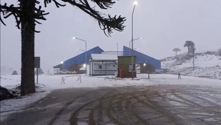 Cerraron Cardenal Samoré y Pino Hachado por el temporal de nieve