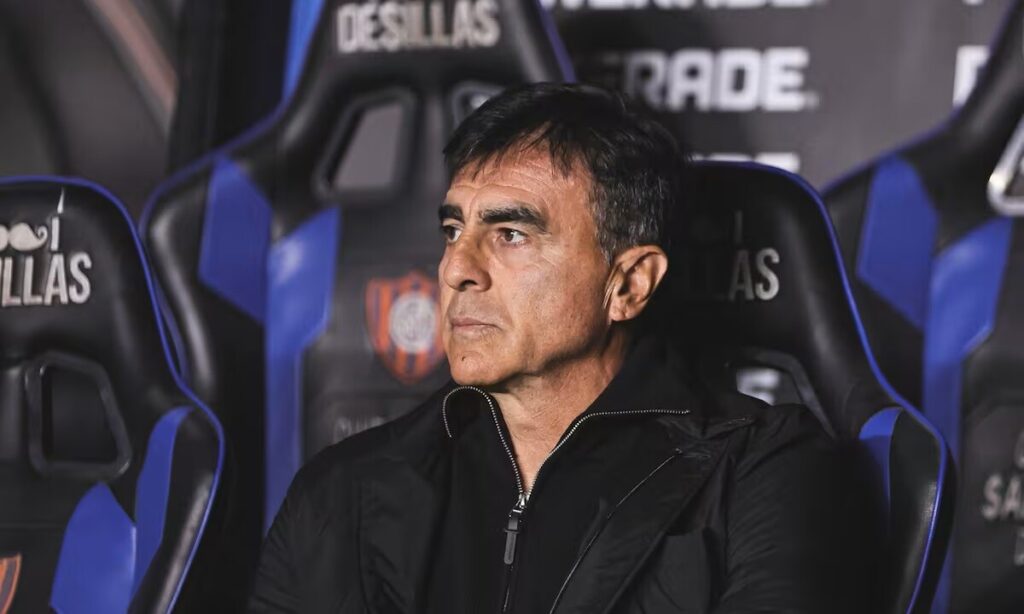 Independiente echó a Quinteros luego de la dura eliminación en la Copa Argentina
