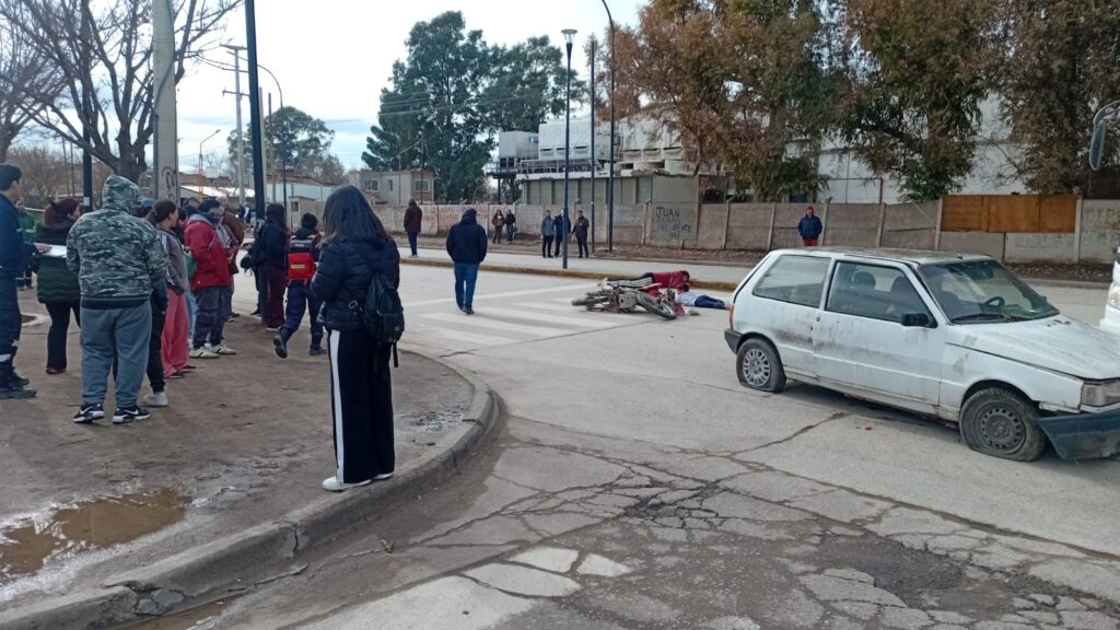 Realizaron un simulacro de siniestro vial con actores en Cipolletti
