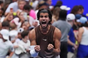 Lee más sobre el artículo Carlos Alcaraz volvió al US Open con una sólida victoria tras su ausencia por lesión