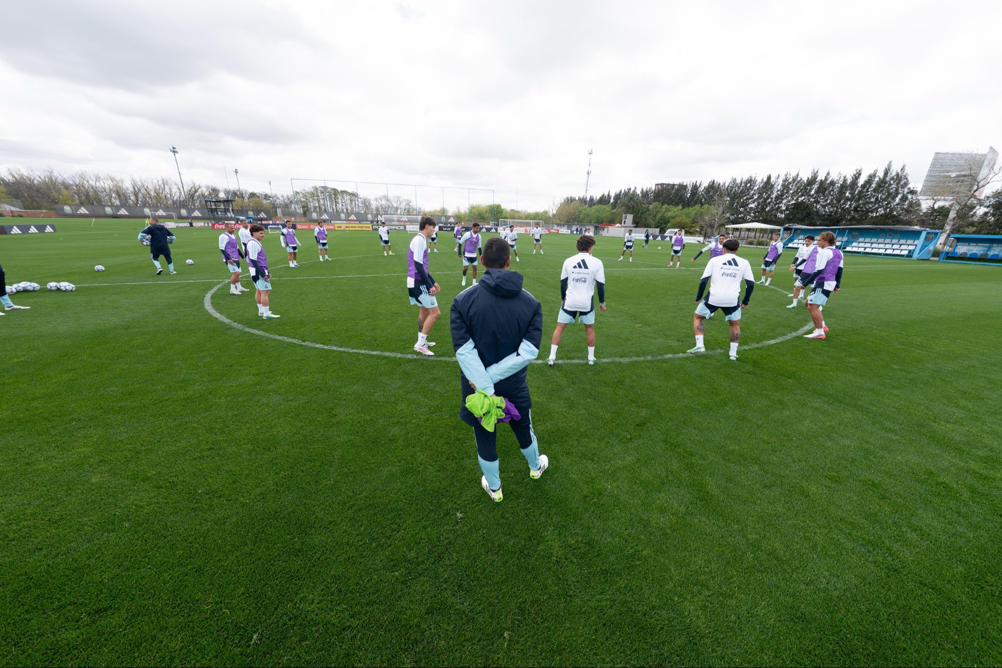 En este momento estás viendo Argentina vuelve a entrenarse en Ezeiza con la mirada en Bolivia