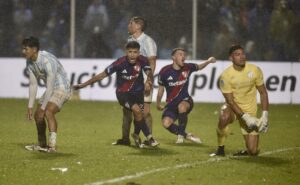 Lee más sobre el artículo River de Ponzio volvió a ganar con un agónico gol de Almada