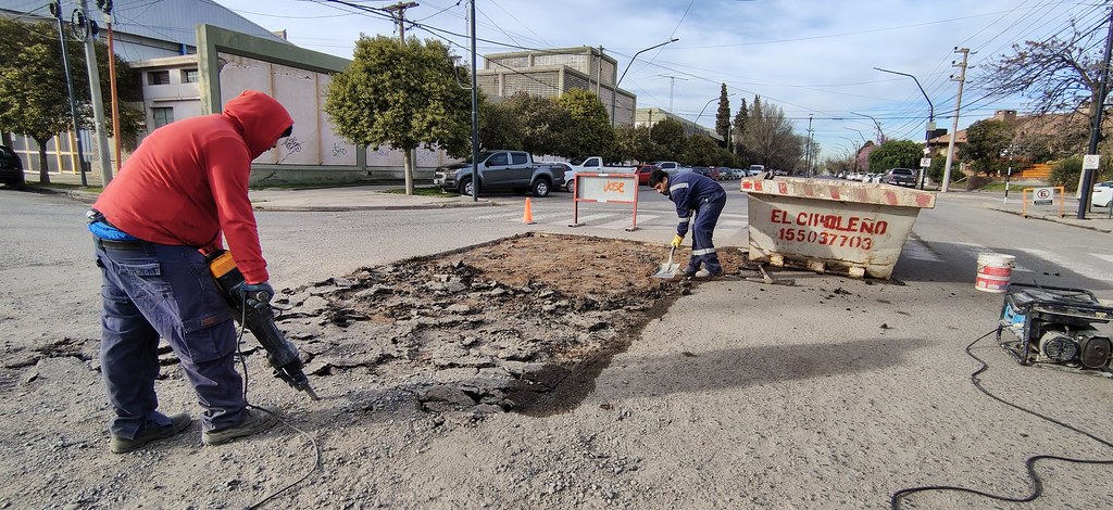 Cipolletti: continúan las obras de bacheo y badenes sobre Lisandro de la Torre