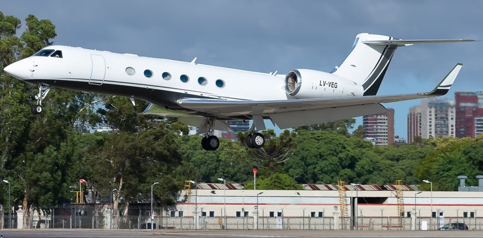 En este momento estás viendo Milei llegó a Nueva York en un Gulfstream G500: cómo es el avión que utilizó