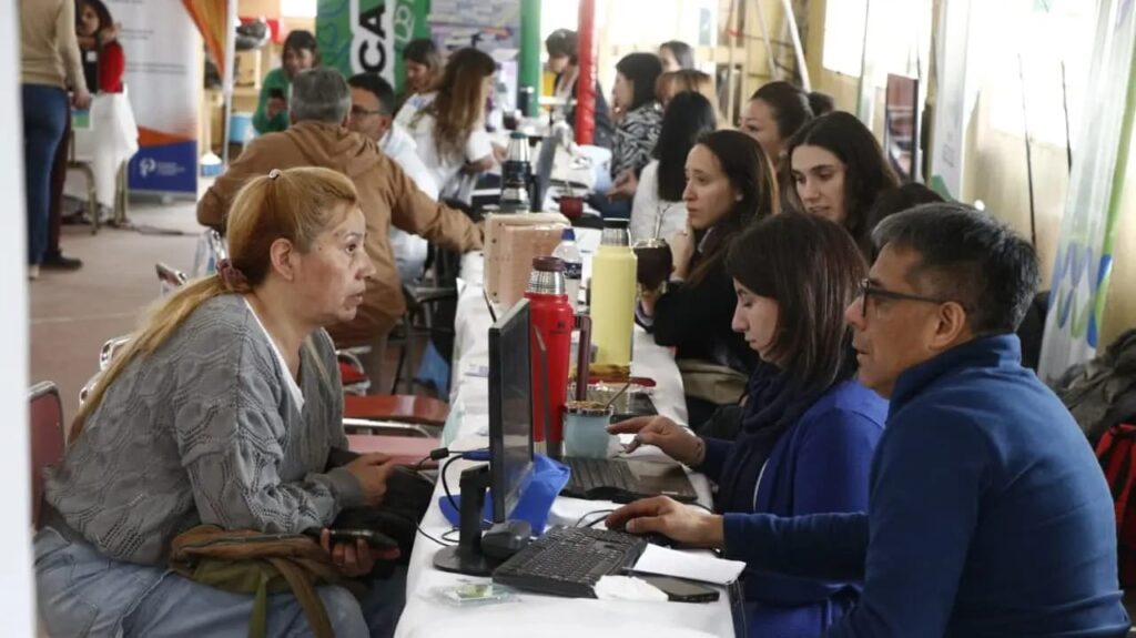 Exitoso Programa Cerca en Bariloche: más de 650 trámites y servicios