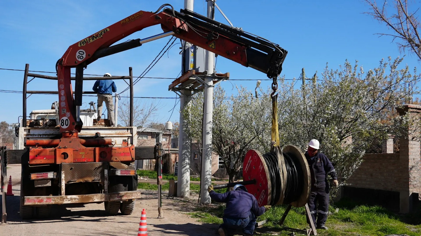 Cipolletti: Nuevo Ferri completa su obra eléctrica y comienzan las altas de suministro