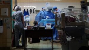 Lee más sobre el artículo Bariloche: operaron con éxito a una beba prematura de alta complejidad