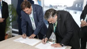 Lee más sobre el artículo Acordaron generar lotes con servicios en Dina Huapi para personal de INVAP