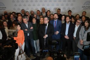 Lee más sobre el artículo Malvinas: la oposición cuestionó a Milei por las medidas contra la explotación petrolera