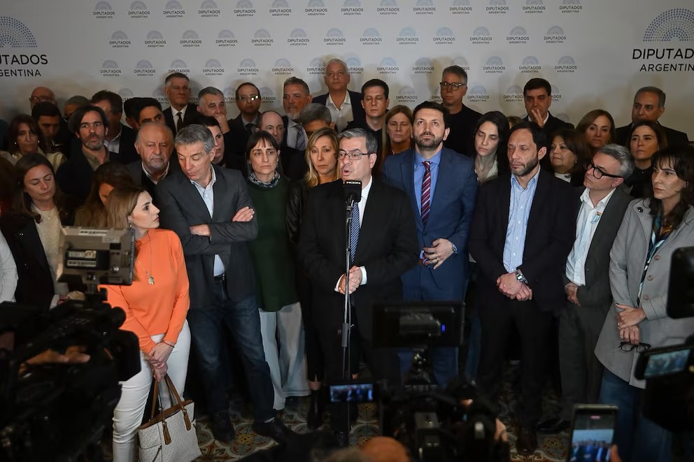 Malvinas: la oposición cuestionó a Milei por las medidas contra la explotación petrolera