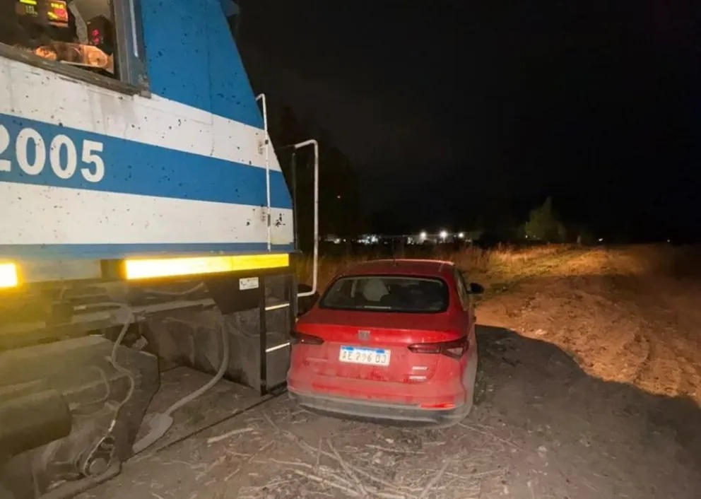 Lee más sobre el artículo Dos siniestros viales involucraron a trenes y automóviles en Neuquén y Cipolletti