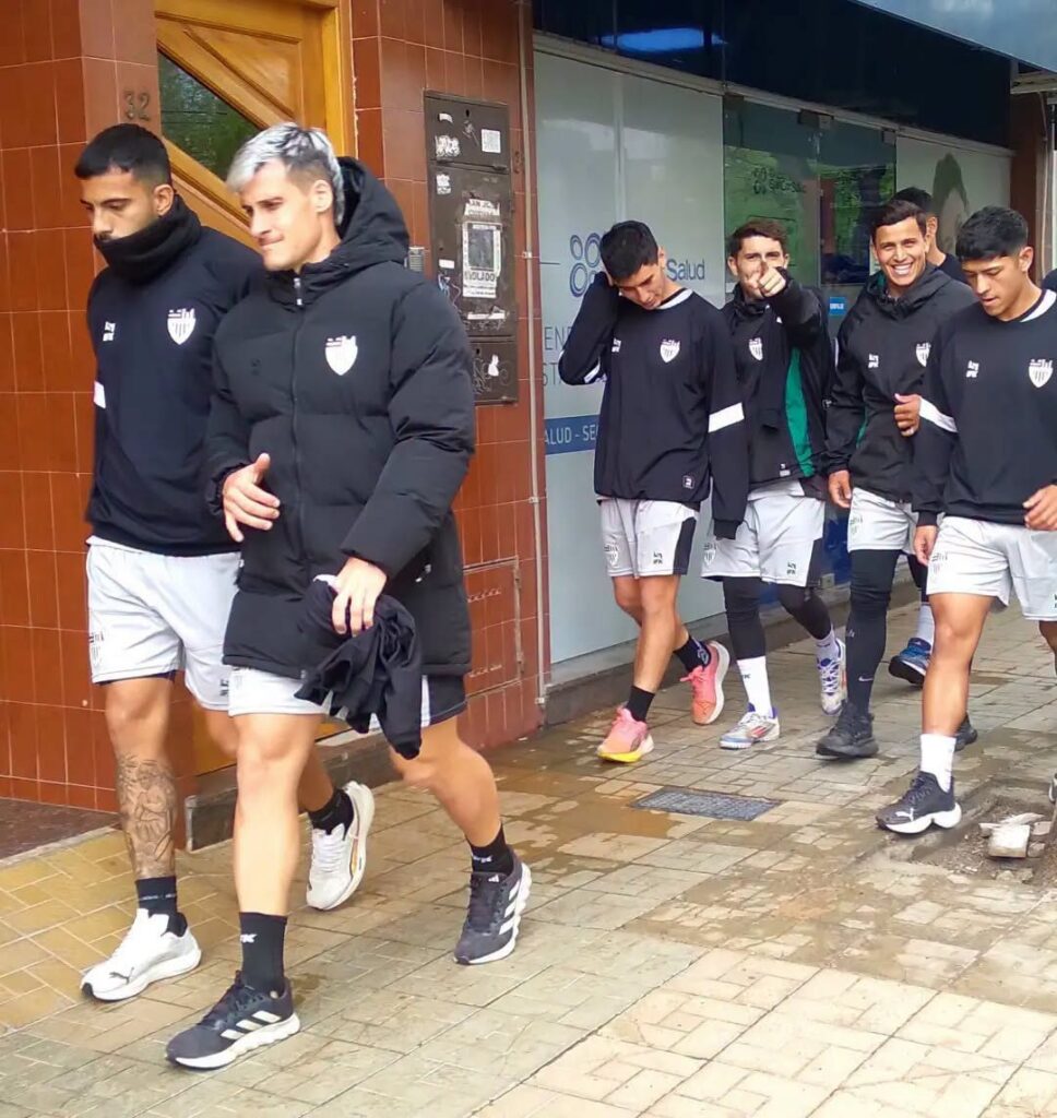 Pese al mal clima, Cipolletti entrena pensando en Alvarado