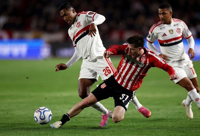 Estudiantes empató con Flamengo en el partido de ida de las semifinales