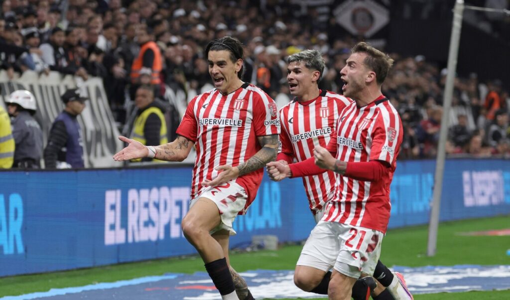 Estudiantes de La Plata recibe al Flamengo de Brasil, por la ida de las semifinales