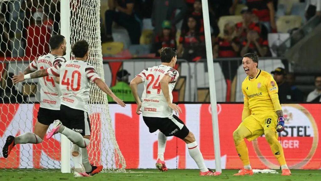 Estudiantes le ganó en los penales a Flamengo y jugará la final con Palmeiras