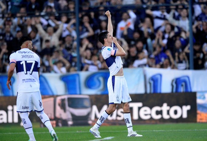 Gimnasia de La Plata venció 2 a 0 a Sarmiento de Junín y alcanzó la cima de la Zona B