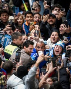 Lee más sobre el artículo Messi llegó a España para recibir el Premio Princesa de Asturias de los Deportes